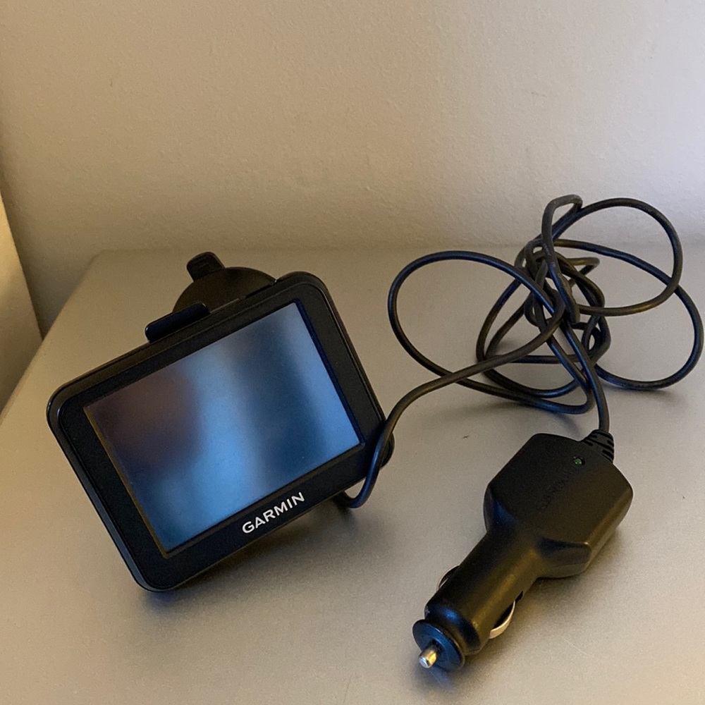 Gently used Garmin GPS w/car charger-smoke free home/car